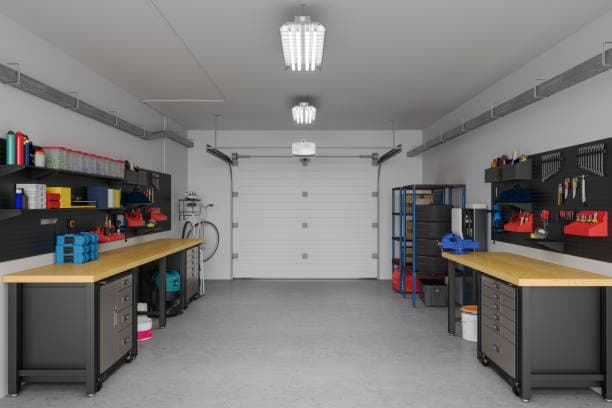 Aménagement intérieur de garage à La Chapelle-Saint-Ursin