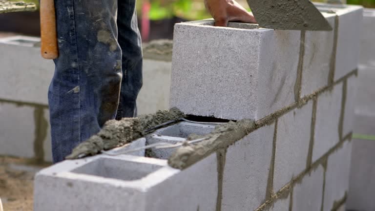 Construction de murs et cloisons à Varennes-Vauzelles